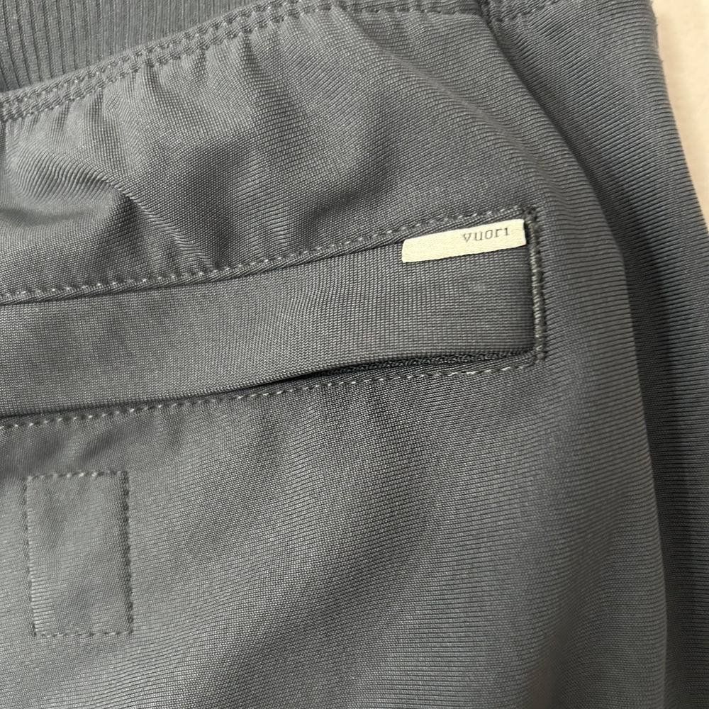 Vuori Pants Mens M Meta Joggers Charcoal Gray Performance Stretch Activewear - Picture 5 of 11